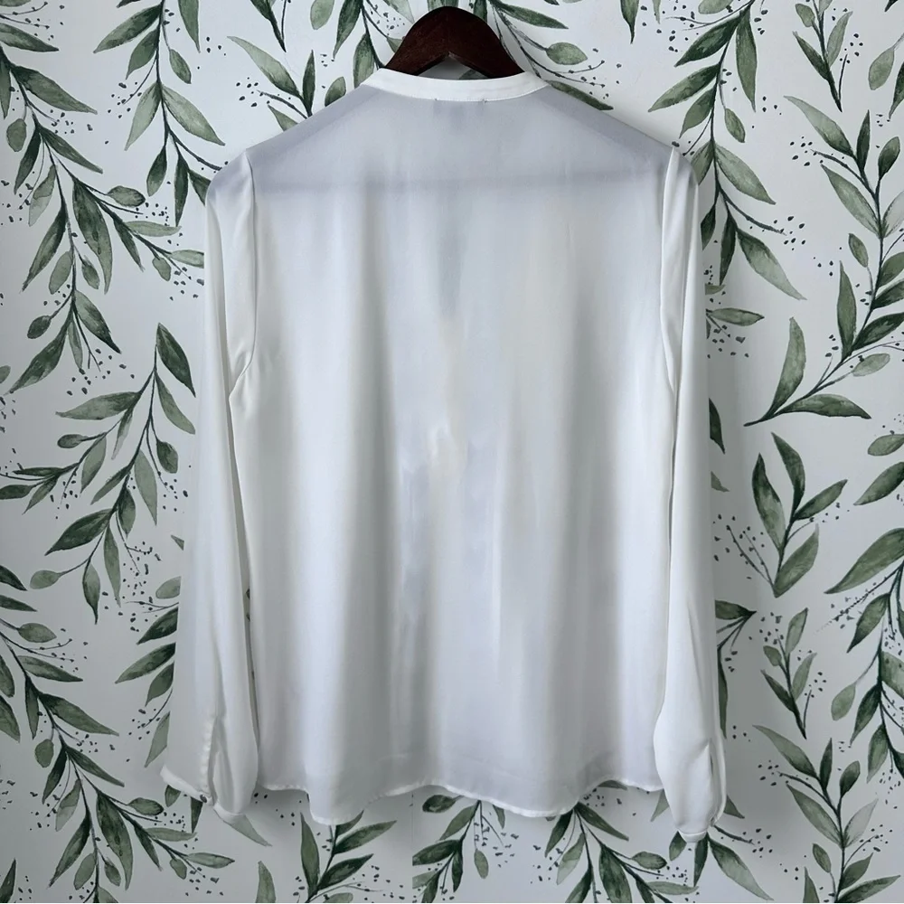 The Limited Lace Up Front Tie Blouse. White. Size M. - Picture 4 of 8